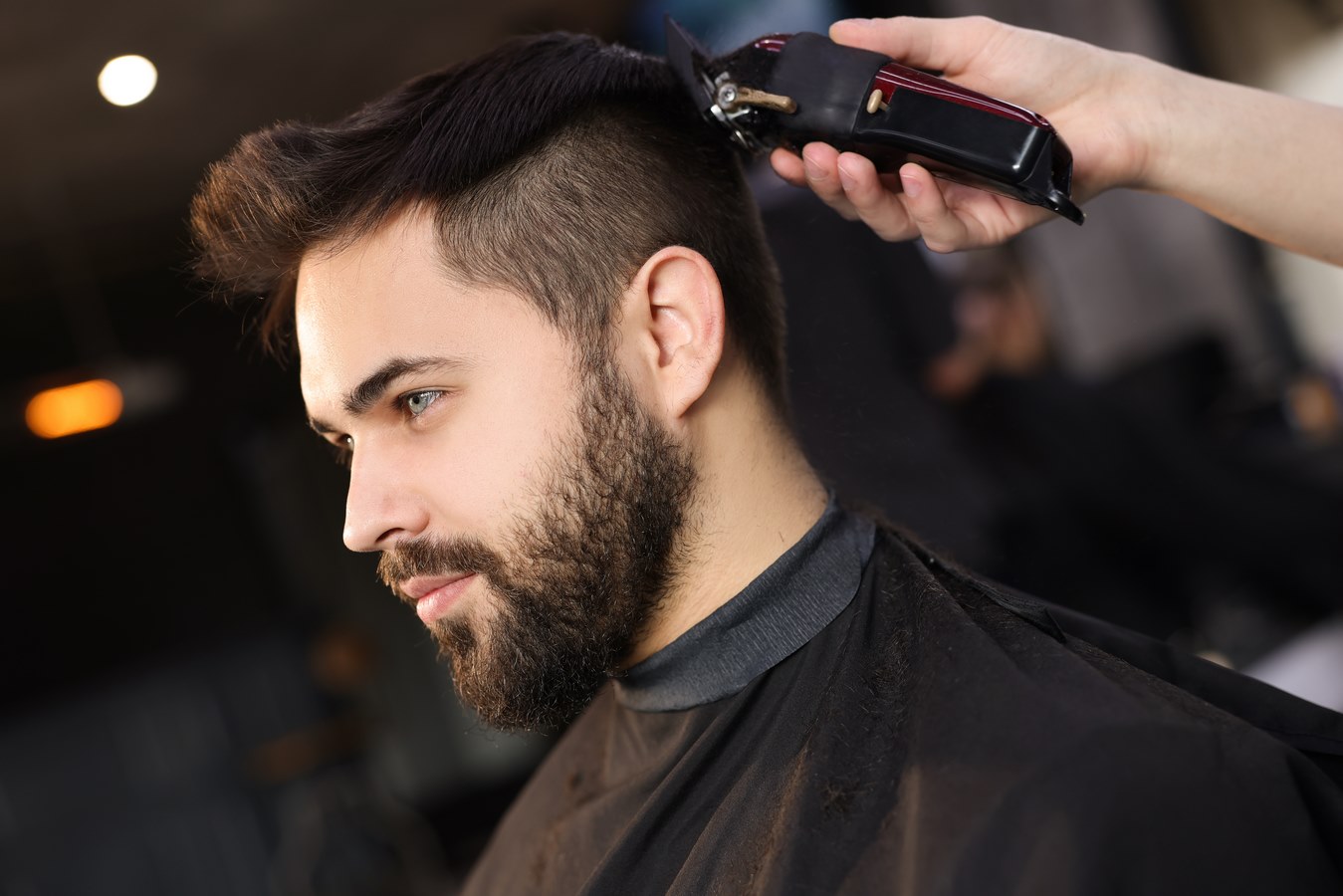 Coiffeuse pour hommes à domicile à Carrouges