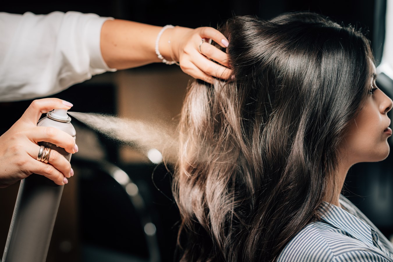 Coiffeuse pour femmes et enfants à Sées